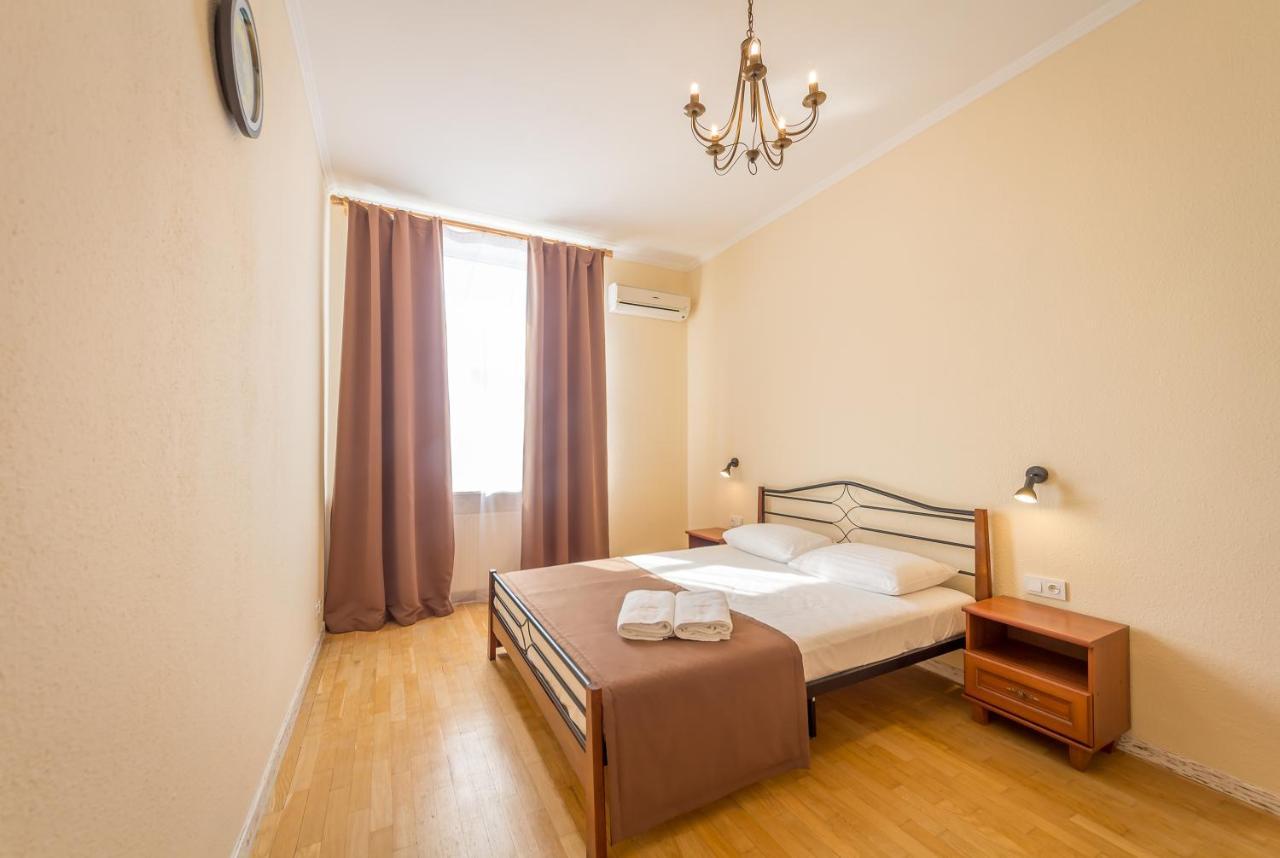 Central Apartments On Khreschatyk เคียฟ ภายนอก รูปภาพ