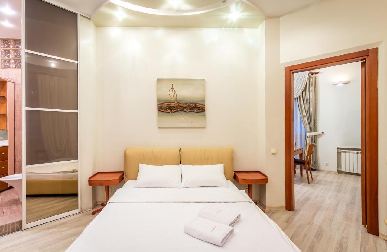 Central Apartments On Khreschatyk เคียฟ ภายนอก รูปภาพ
